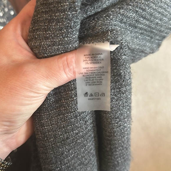 Holiday Vince Camuto sweater.   XXL - Picture 2 of 2